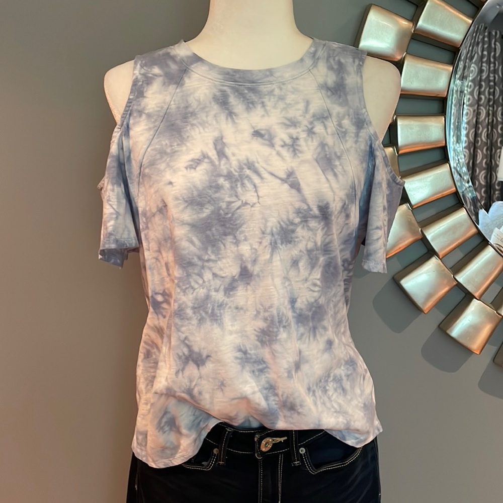 🛍Cold shoulder T🛍
